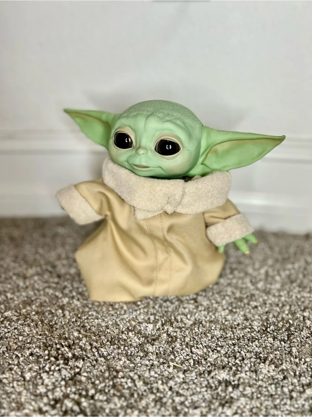 Star Wars Mandalorian The Child Animatronic Baby Yoda 25 Sounds Toy Hasbro
